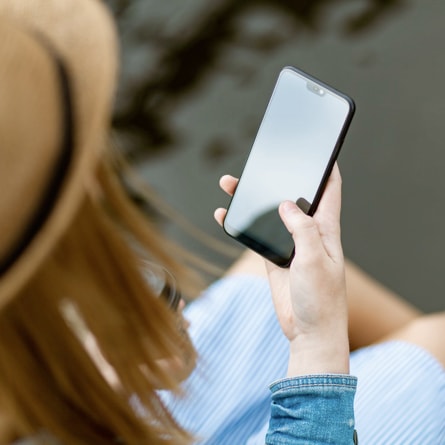 image of a phone in the hand.